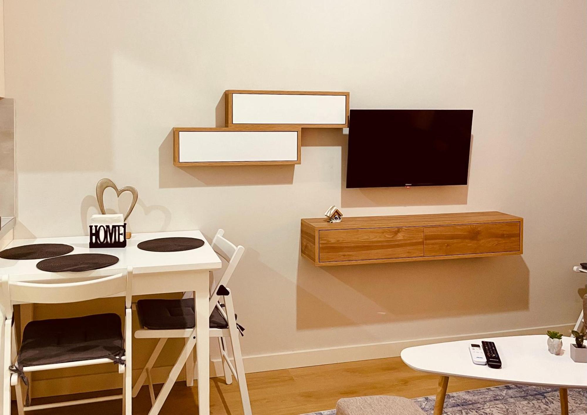 Home Inn Apartment Near City Center Tirana Bagian luar foto