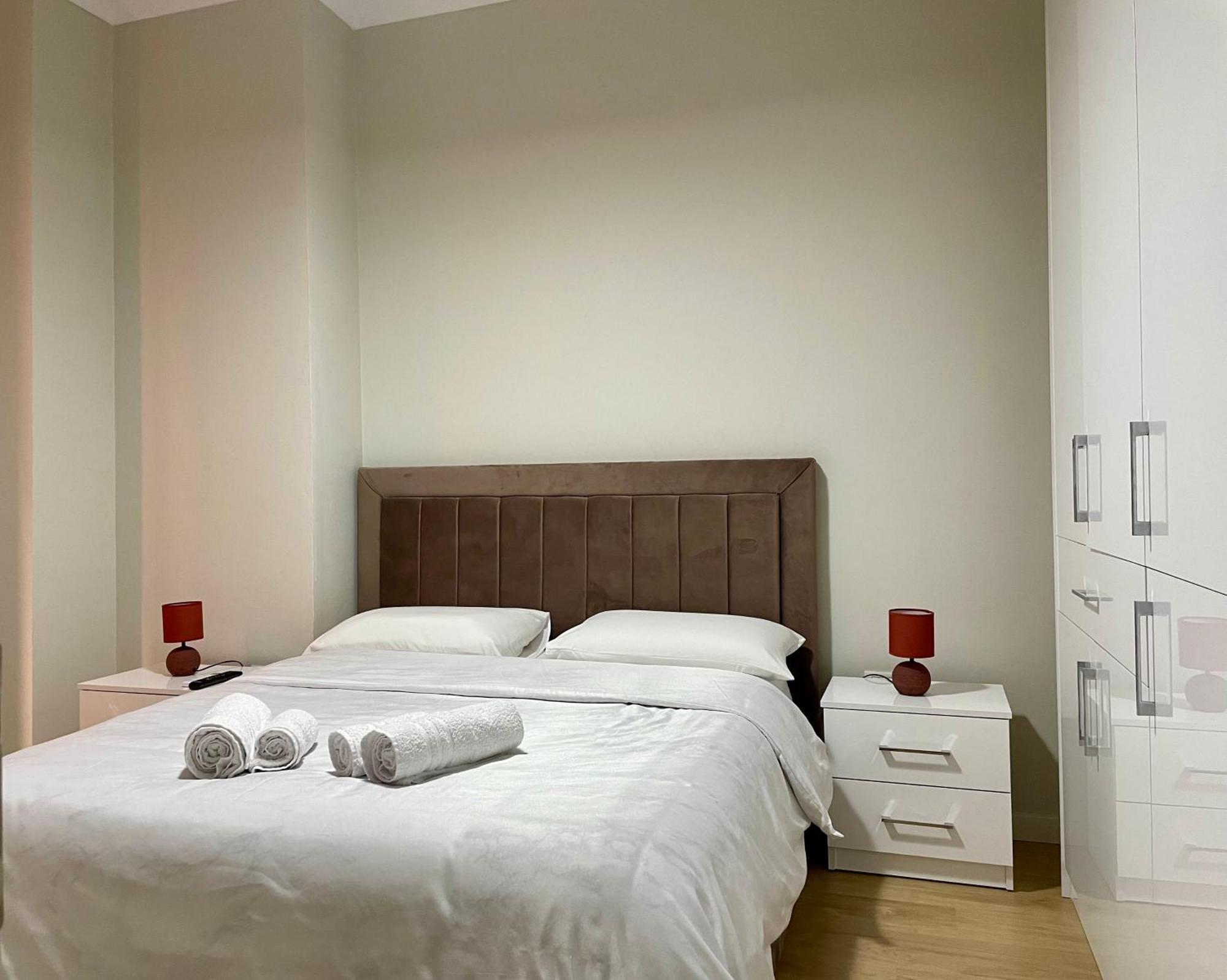 Home Inn Apartment Near City Center Tirana Bagian luar foto
