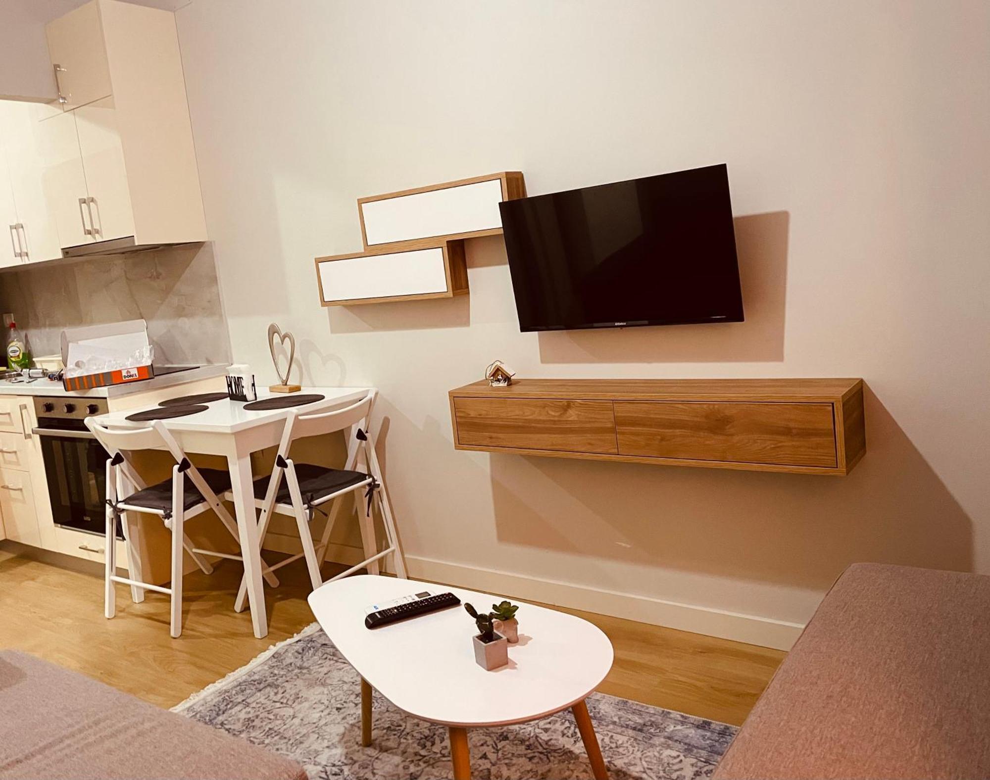 Home Inn Apartment Near City Center Tirana Bagian luar foto